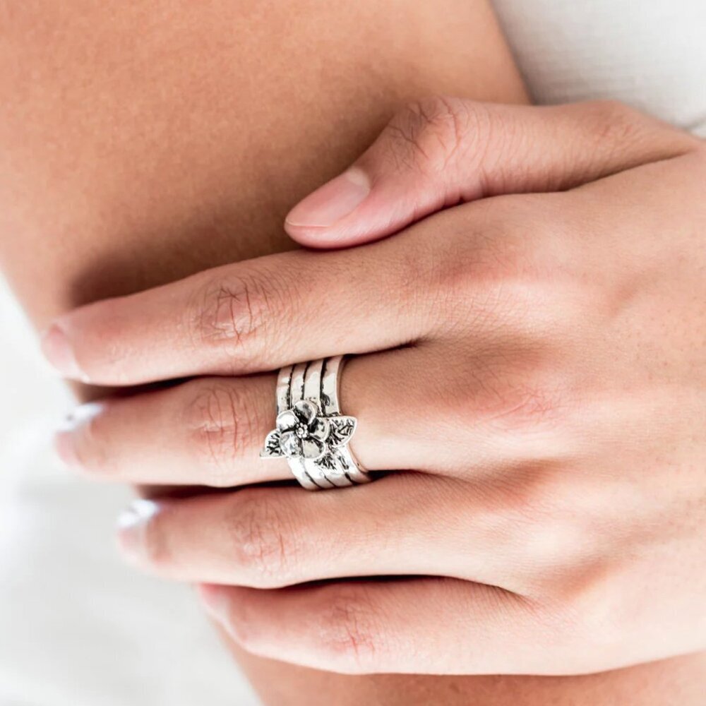 Paparazzi Jewelry Accessories - Island Icon - Silver Ring - Vintage